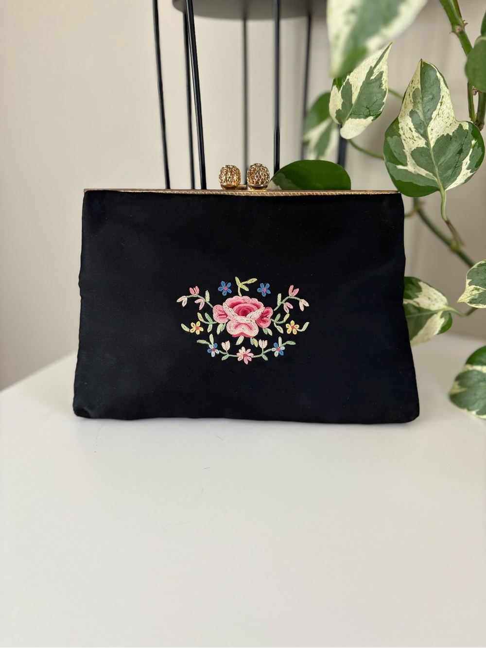 Vintage Albro Black Embroidered Floral Gold Frame Clutch with Kiss-Lock